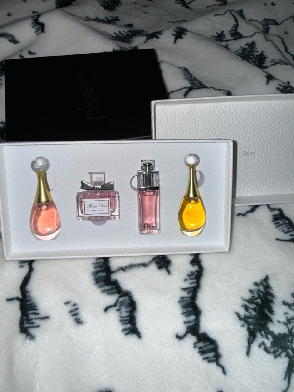 Dior White Gift Box with Ribbon - Picture 2 of 3